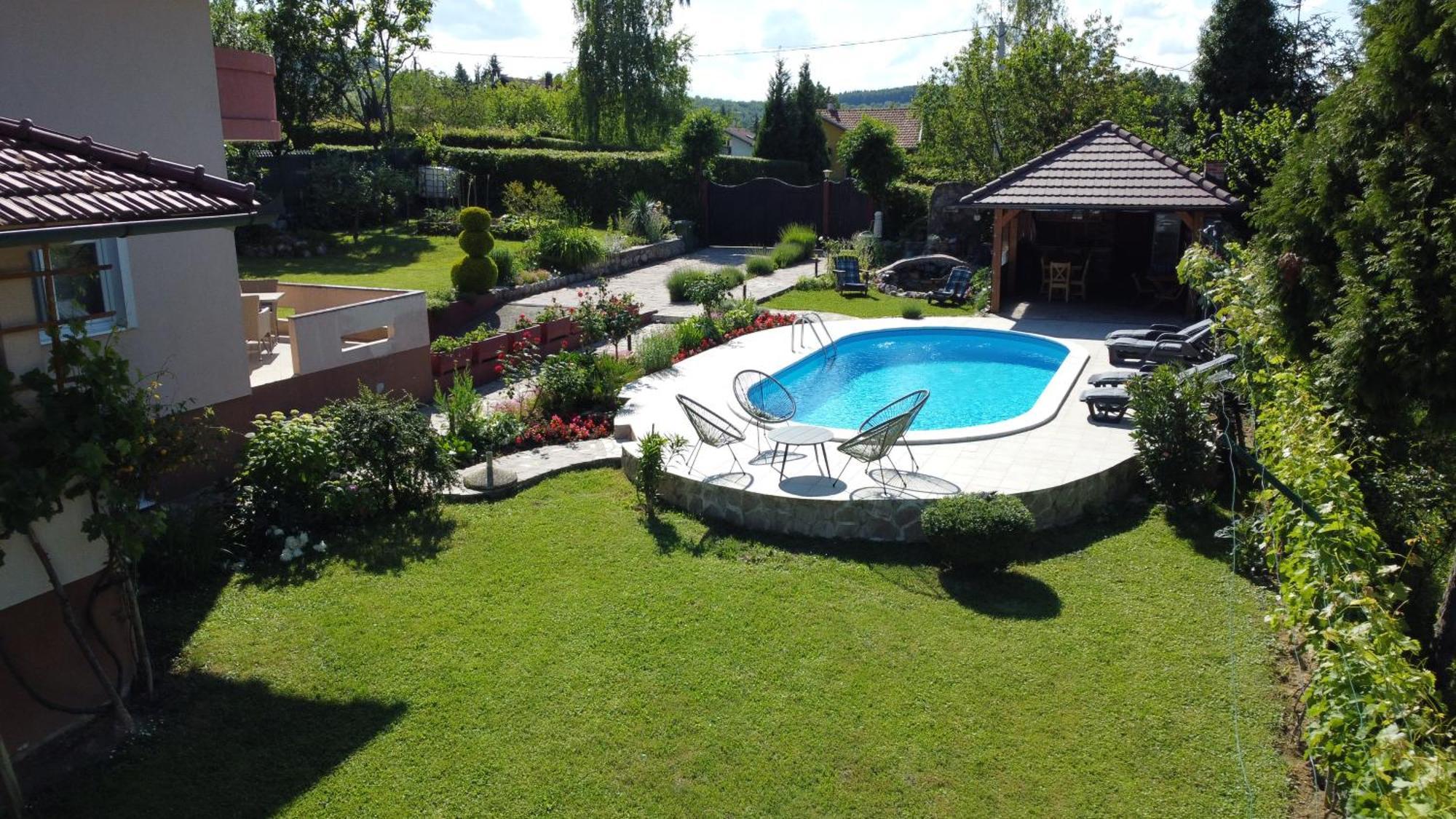 Katarina With Pool Vila *