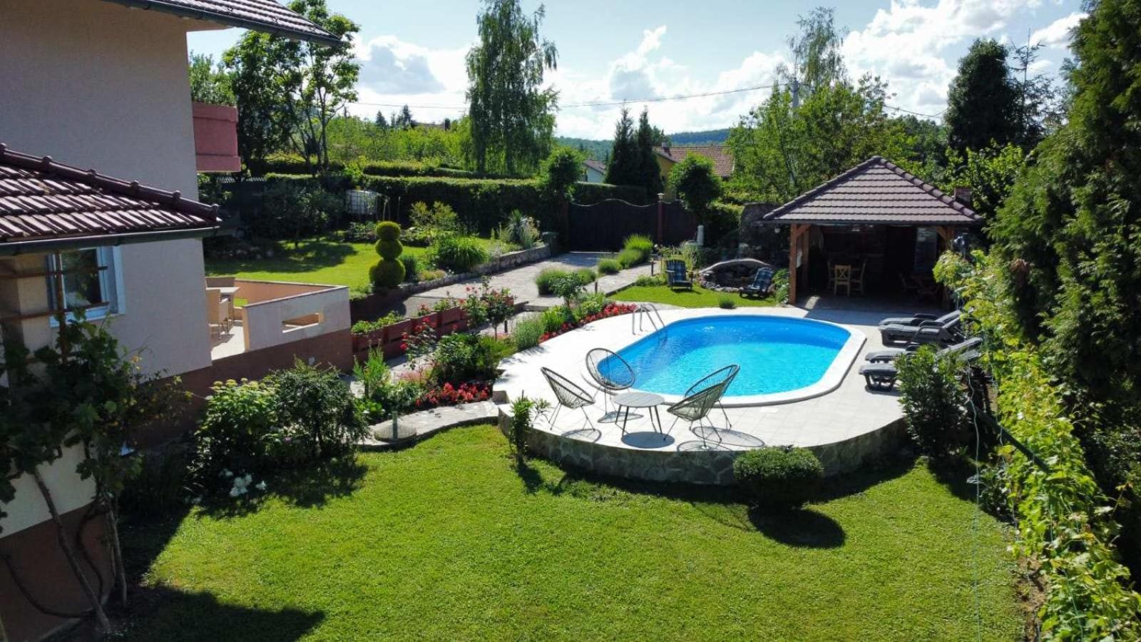 Katarina With Pool *